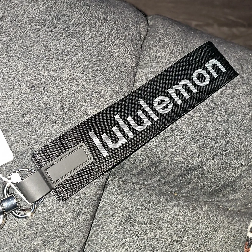 Lululemon Never Lost Keychain!! Nwts, BLK/WHT!!